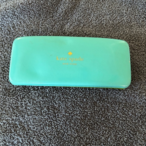 Kate Spade Tortoise Shell Sunglasses and case. - Picture 8 of 10